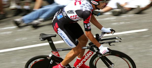 九游娱乐网站-时空错位的完美答卷，当布克在上海队主场打爆热火