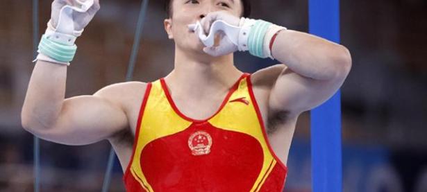 九游中国-关于体操冠军腾空翻飞，激动喜获金牌殊荣的信息