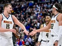 九游娱乐-红衣军马刺不敌雄鹿，惨遭逆转的简单介绍