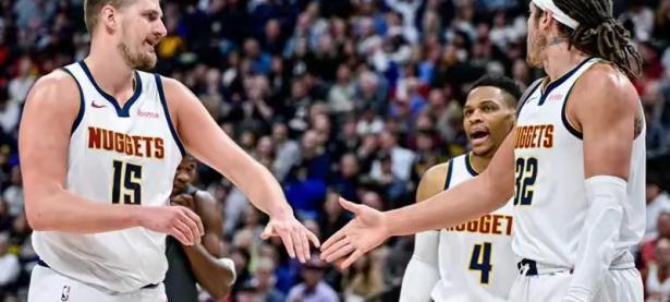 九游娱乐-红衣军马刺不敌雄鹿，惨遭逆转的简单介绍