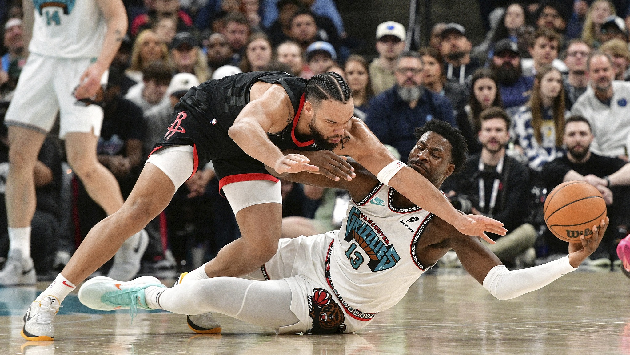 NBA季后赛：火箭队惊险胜利逼迫比赛七场大战的简单介绍