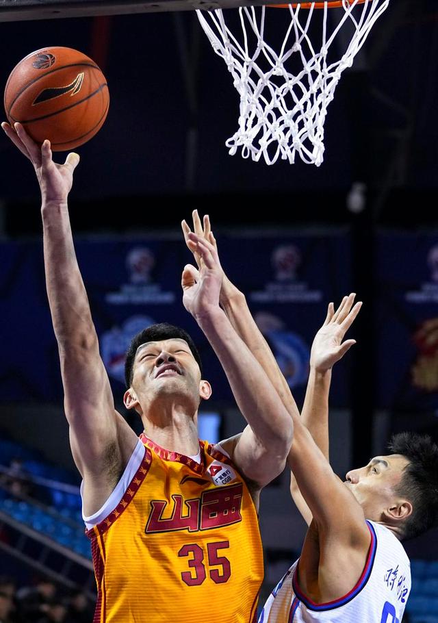 青海男篮实力不容小觑，勇夺关键胜利