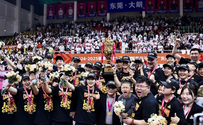 包含广东东莞男篮客场获胜，继续保持不败纪录的词条
