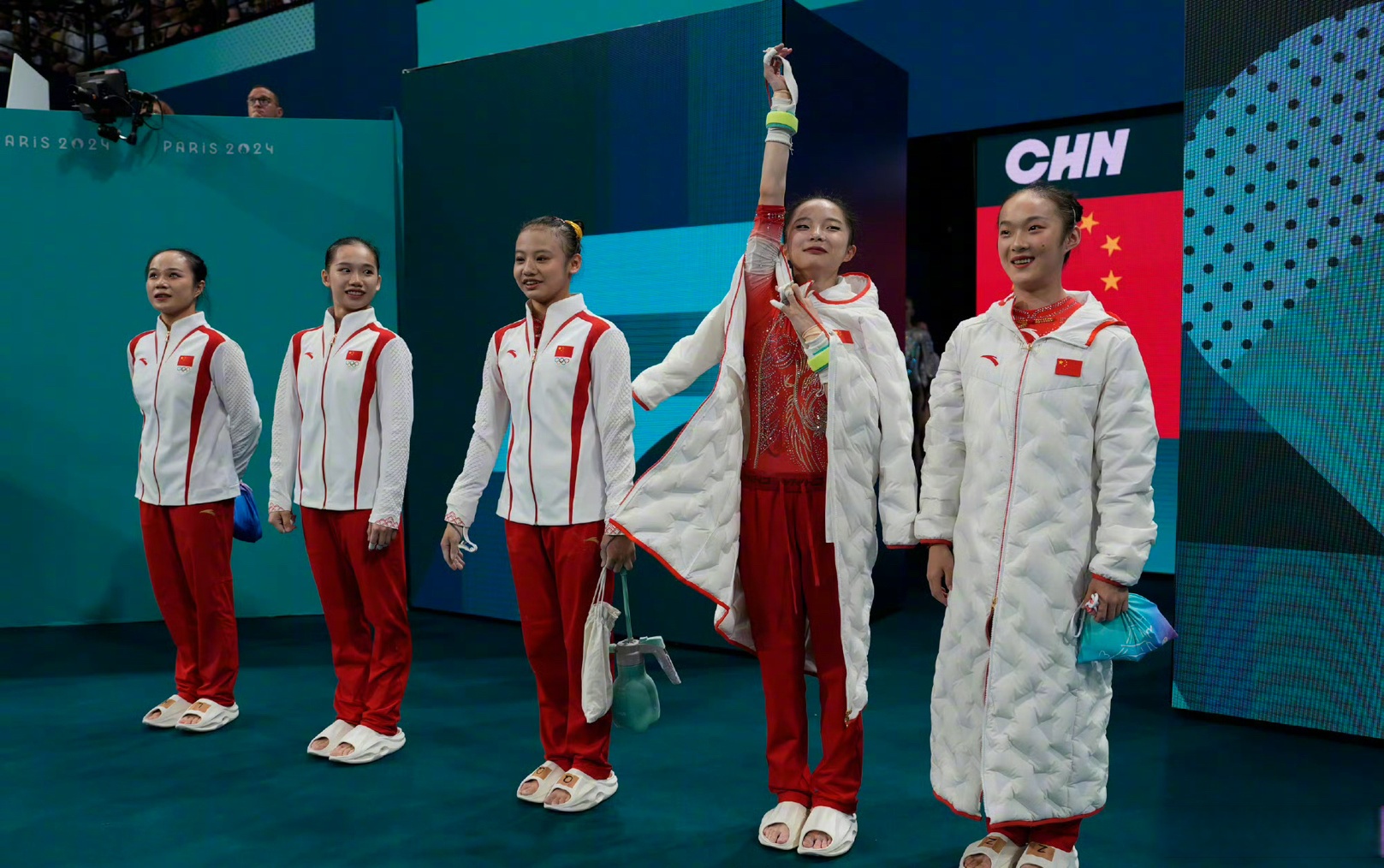 体操女团夺得团体冠军，震撼世界的简单介绍