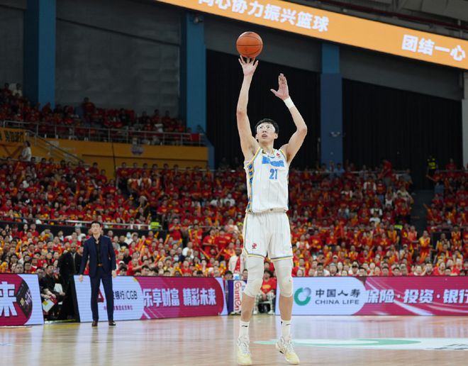 包含CBA球员备战团结一心，备战备战争夺冠军的词条