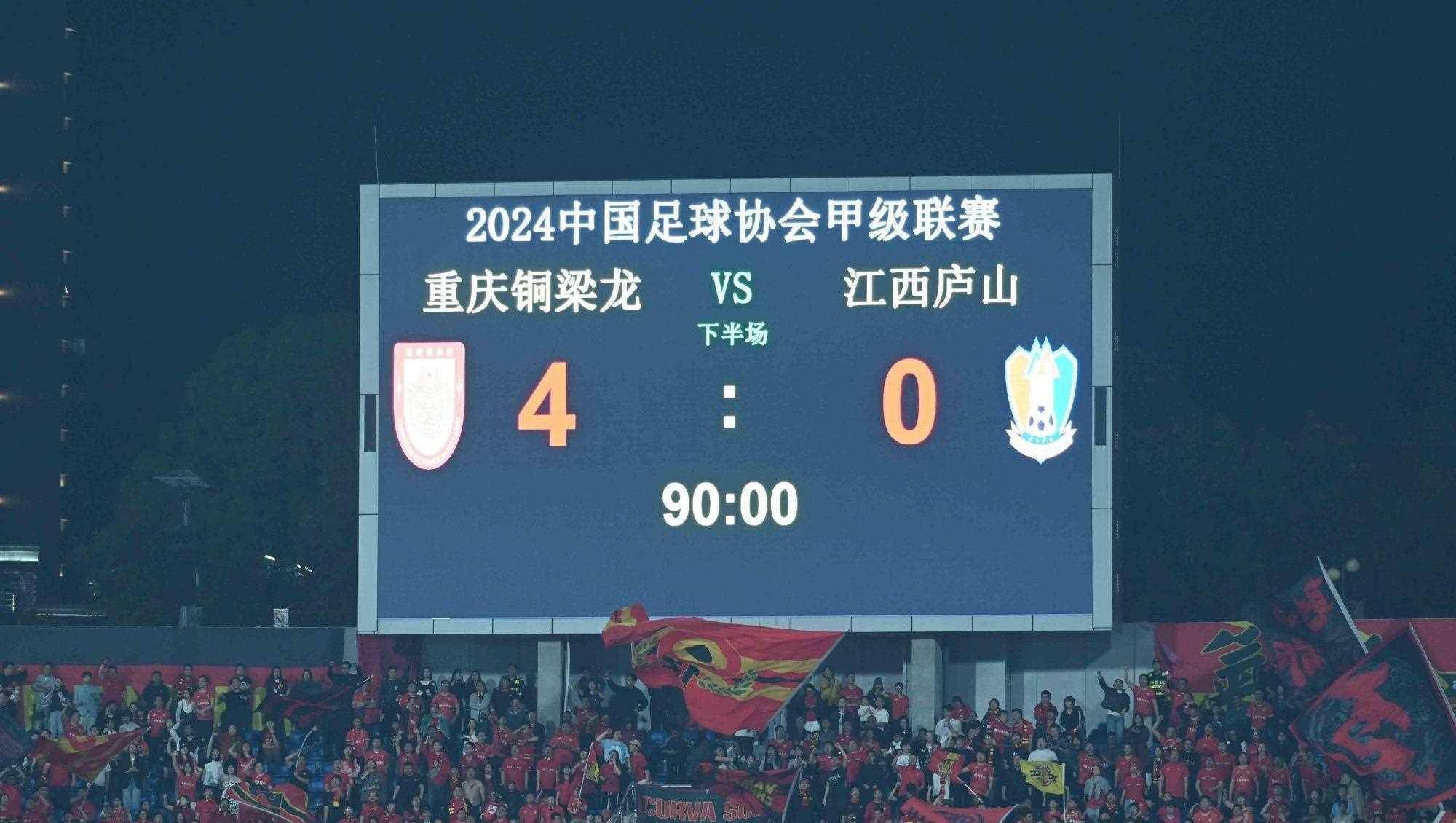 一场重要的比赛中，球队全力以赴，最终获得胜利