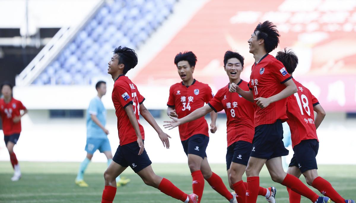 国内足球联赛激烈角逐,球员技术展现魅力 国内足球联赛激烈角逐,球员技术展现魅力