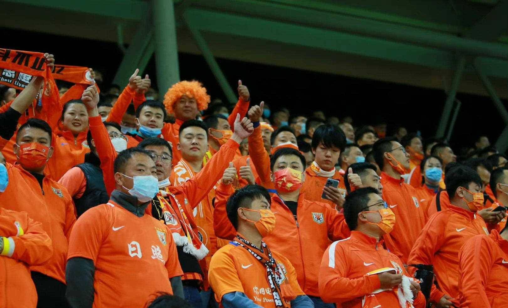 激动人心的比赛结果受到球迷关注 激动人心的比赛结果受到球迷关注