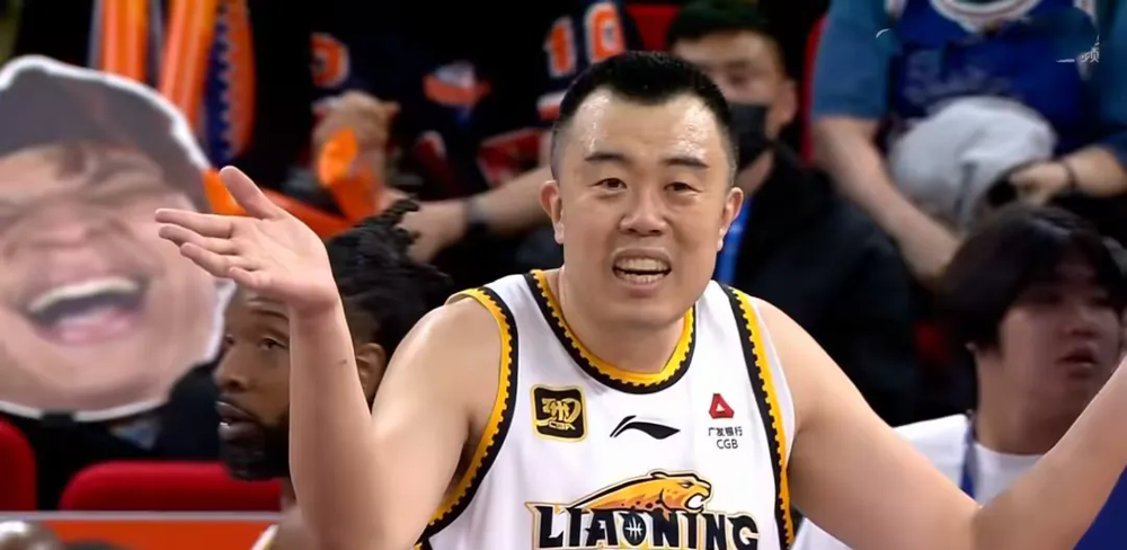 辽宁队大胜北京队,稳占龙头位置 辽宁队大胜北京队,稳占龙头位置