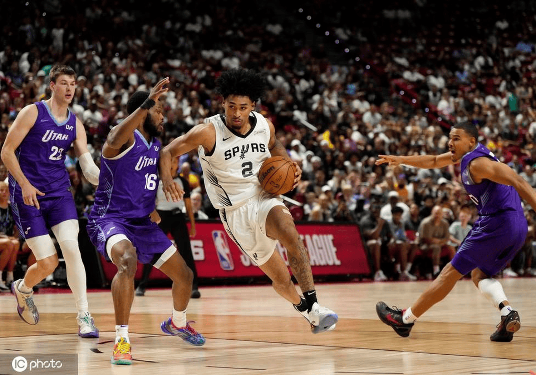 马刺主场险胜太阳，取得三连胜