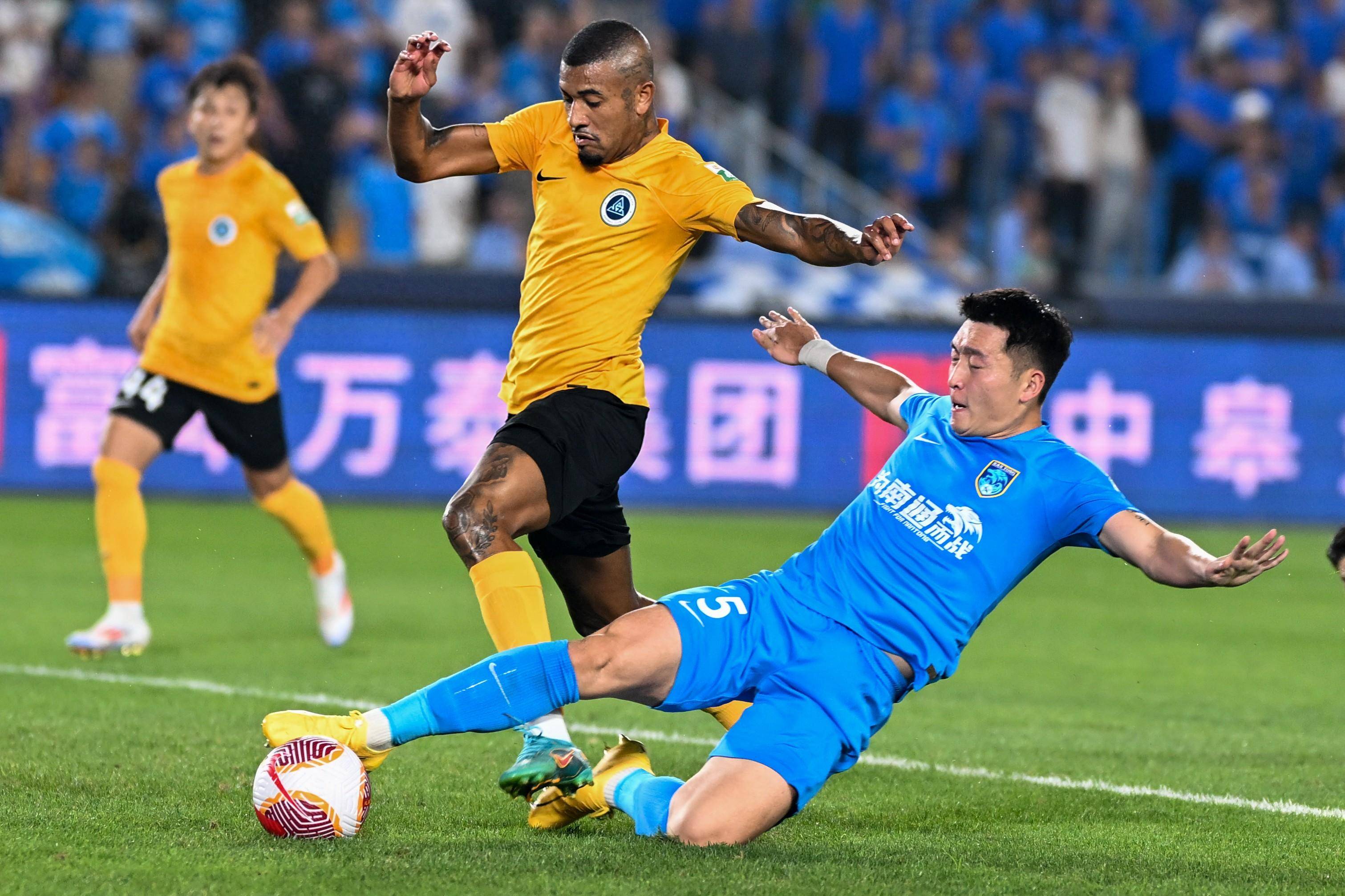 媒体曝光中超比赛队员训练日常 媒体曝光中超比赛队员训练日常