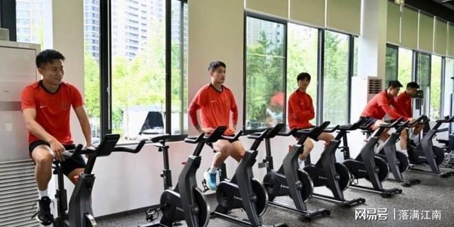 媒体曝光中超比赛队员训练日常 媒体曝光中超比赛队员训练日常