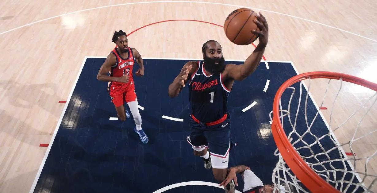 湖人不敌快船,季后赛前景不明朗 湖人不敌快船,季后赛前景不明朗