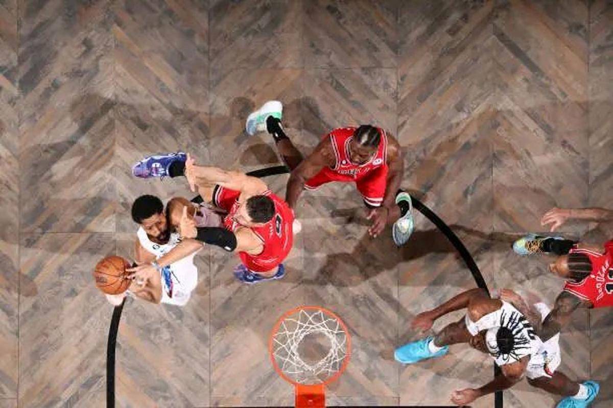 篮网后场双枪连发:杜兰特欲终结胜负 篮网后场双枪连发:杜兰特欲终结胜负