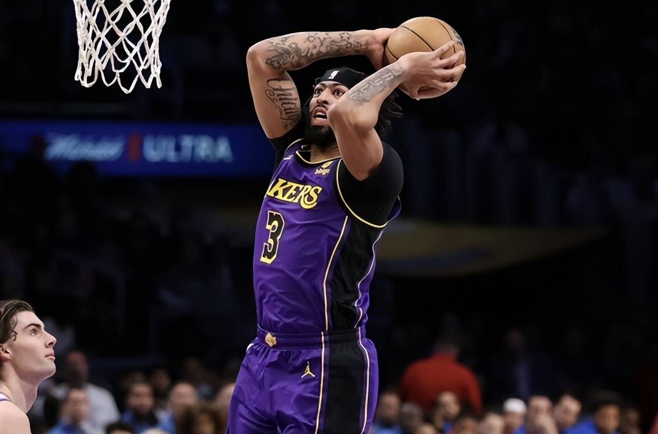 包含华德福德客场输球，排名略有下滑的词条