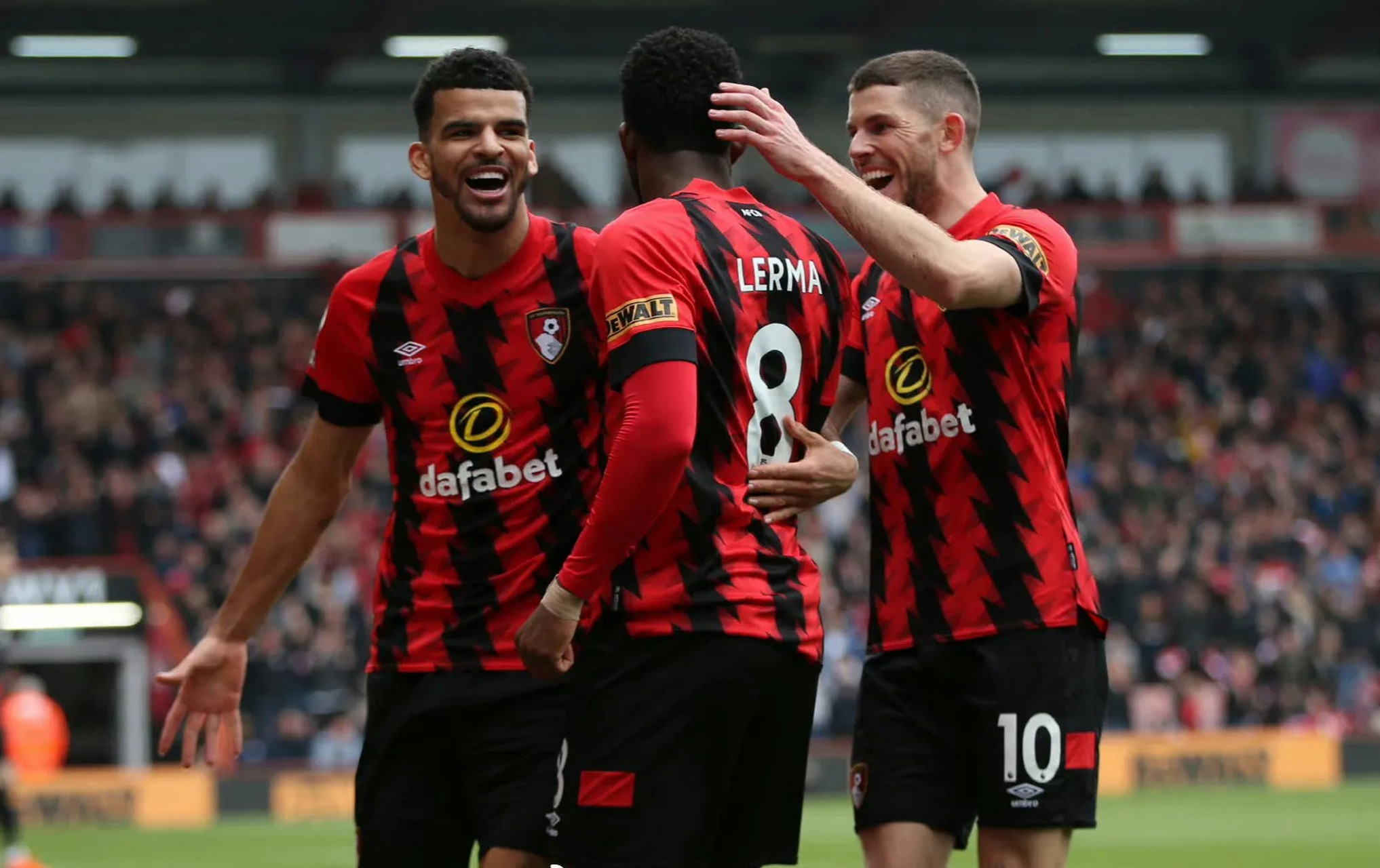 华尔沙琪亚主场大胜，升至联赛前列